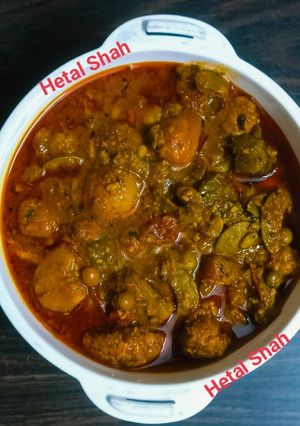 ઉંધીયું (Undhiyu Recipe In Gujarati) રેસીપી મુખ્ય ફોટો