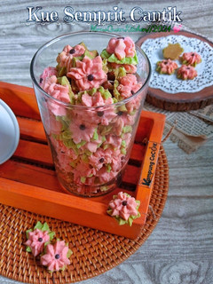 Foto resep Kue Semprit Bunga Cantik
