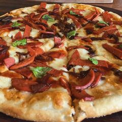 A picture of Tomato Pizza.