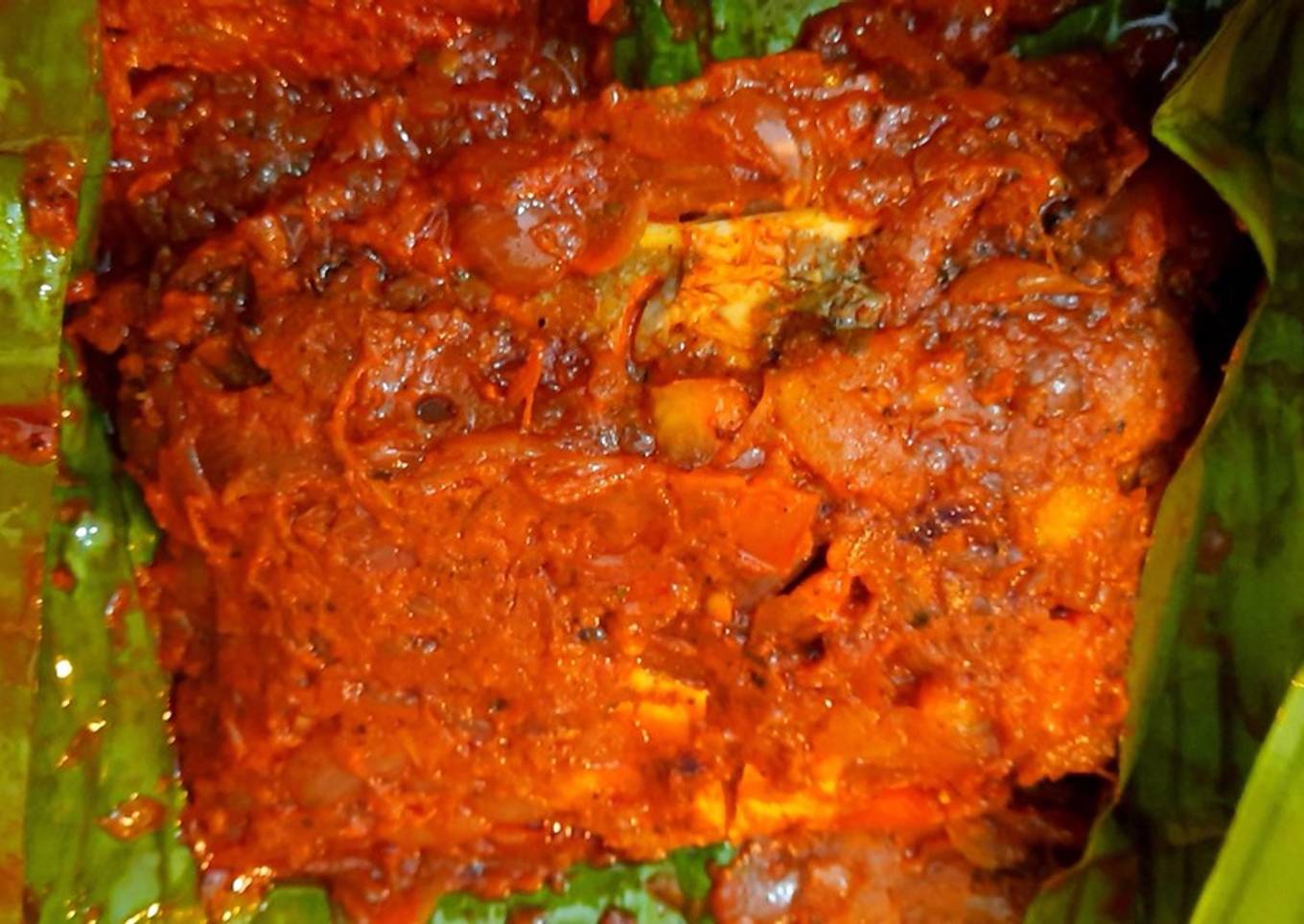 Meen Pollichathu(fish baked in spicy gravy and wrapped in banana leaves)
