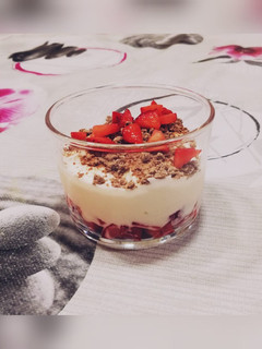 Una foto de Yogurt griego con fresas