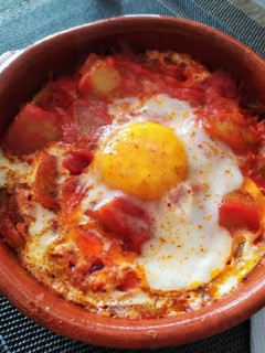 Una foto de Huevos al plato light & vegetariano