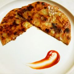 A picture of Aloo paratha.