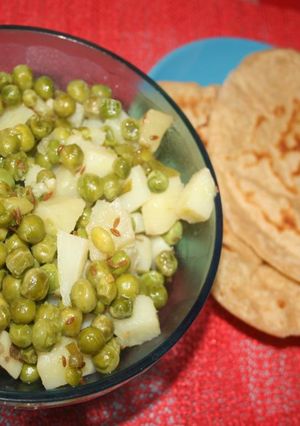 A picture of Matar aloo ki ghughri.