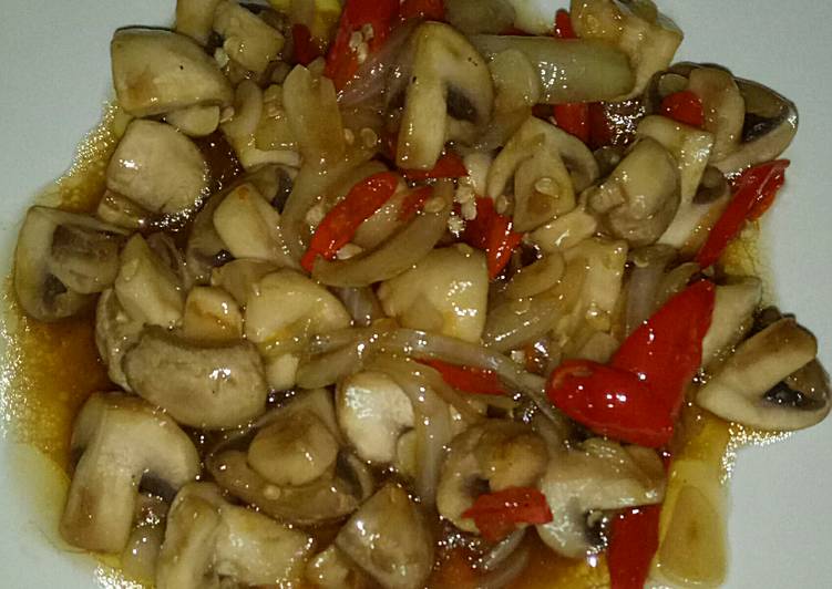 Langkah mengolah Jamur Kancing Saus Tiram yang Enak