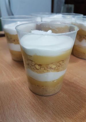 Una foto de Vasitos de lemon pie