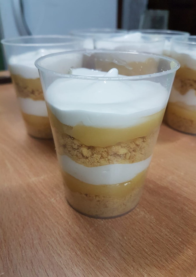 Una foto de Vasitos de lemon pie