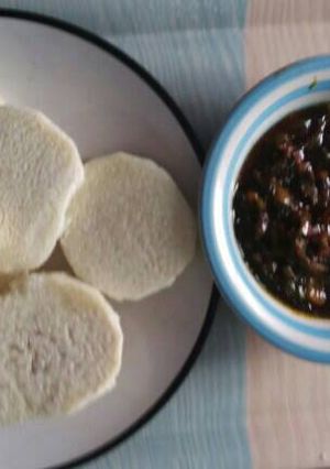 A picture of Yam and sauce.