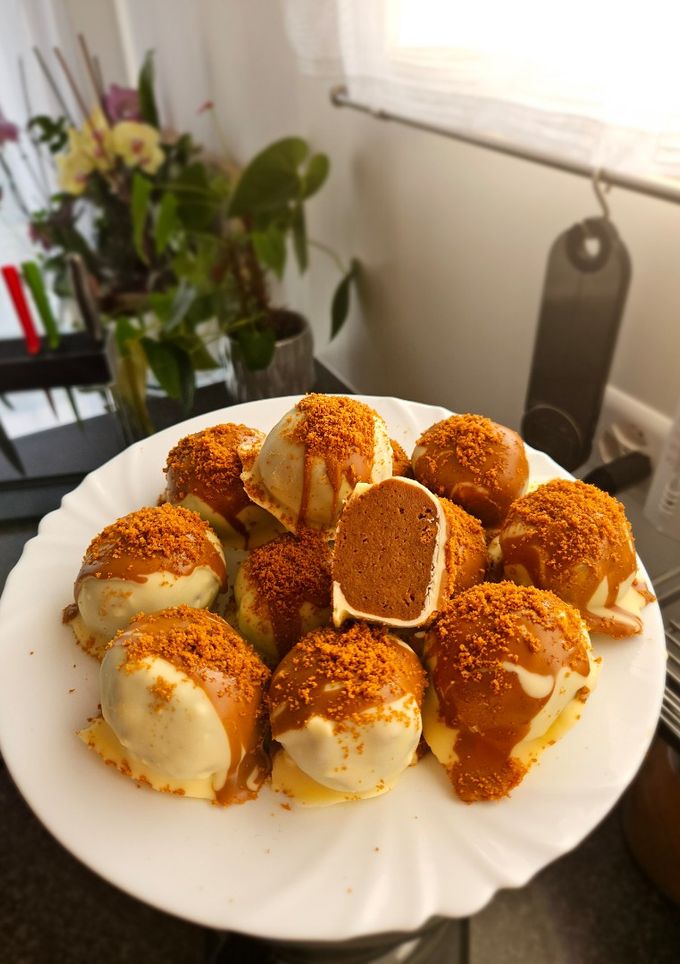 A picture of Biscoff Truffles.