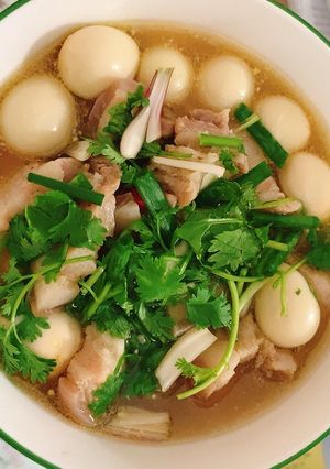 Hình của món Thịt 3 chỉ kho trứng cút.