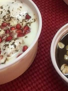दही भल्ला चाट (Dahi bhalla chaat recipe in Hindi) रेसिपी मुख्य फोटो