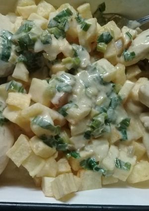 Una foto de Pollo con crema al verdeo y papas