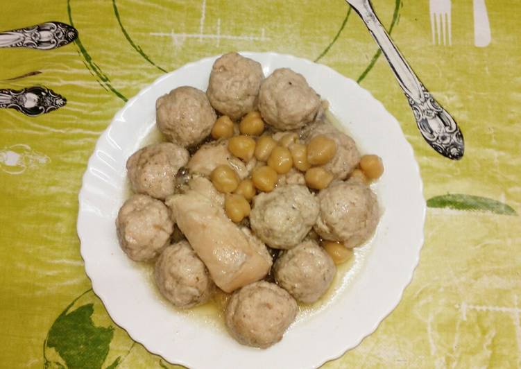 مثوم بالمرق ابيض