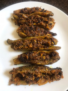 भरवाँ करेले (bharwa karele recipe in Hindi) रेसिपी मुख्य फोटो