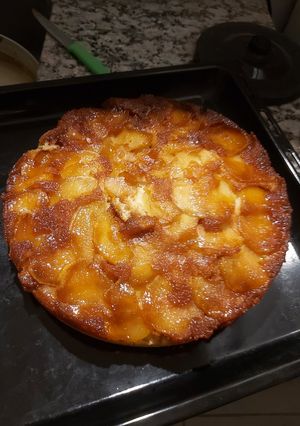 Una foto de Bizcochuelo de manzana invertido🍎