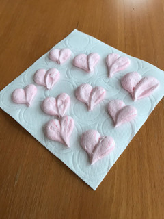 A picture of Meringue Hearts.