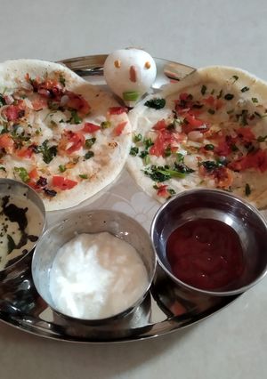 ઉત્તપમ અને શીંગદાણા ની ચટણી (Uttapam Peanut Chutney Recipe In Gujarati) રેસીપી મુખ્ય ફોટો