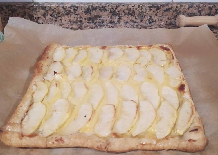 Hojaldre de natillas y manzana