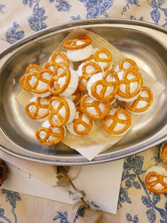 好酥脆「蝴蝶結餅乾馬林糖」好像許多小愛心♡ 的食譜成品照片
