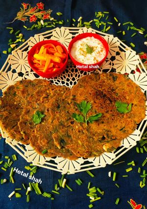 લસુની રોટી (Lasuni Roti Recipe In Gujarati) રેસીપી મુખ્ય ફોટો