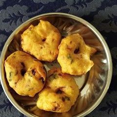 A picture of Medu vada.
