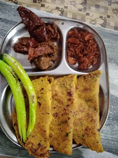 લેફટ ઓવર ખીચડી ના થેપલાં (Left Over Khichdi Thepla Recipe In Gujarati) રેસીપી મુખ્ય ફોટો