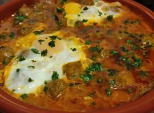 Une photo de Tajine de Kefta aux Œufs
