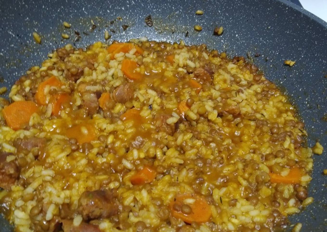 Arroz con lentejas y choricillo