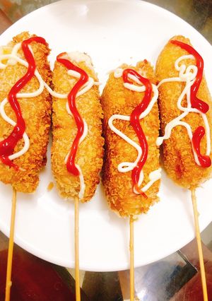 Hình của món Hotdog - xúc xích phomai Hàn Quốc siêu to khổng lồ.