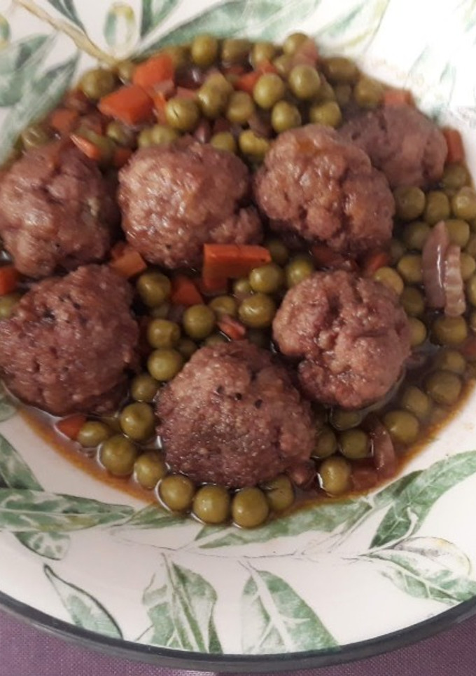 Una foto de Albóndigas a la jardinera