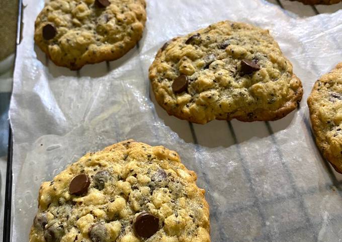 Chewy Oatmeal Chocolate Chip Cookies with Chia Seeds