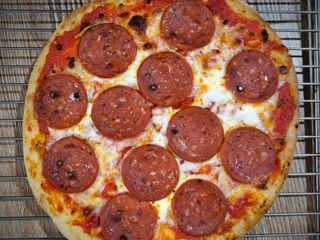 پیتزا پپرونی🍕 (Pepperoni pizza)