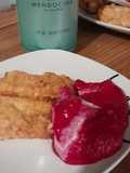 Bastones de atún con crema de remolachas y crema