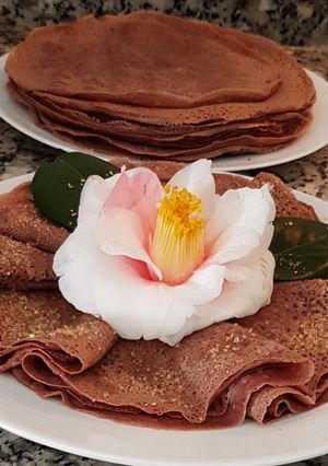 Una foto de Filloas de vino tinto y chocolate