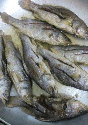 A picture of Fried small fish.
