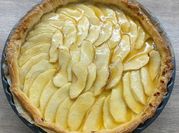 Una foto de tarta de hojaldre de albaricoques