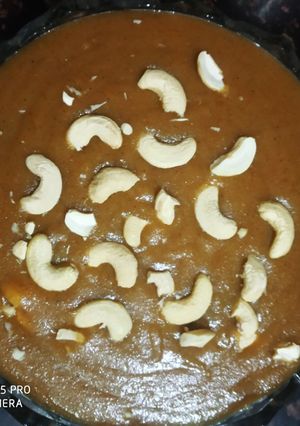 A picture of Cashew wheat halwa.