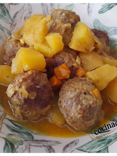 Una foto de Albóndigas con canela y manzana
