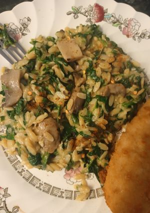 A picture of Yummy Creamy Spinach and Mushroom Orzo.