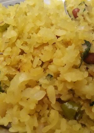 पोहा (Poha recipe in hindi) रेसिपी मुख्य फोटो