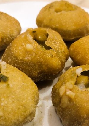 A picture of Golgappe | Pani Puri.