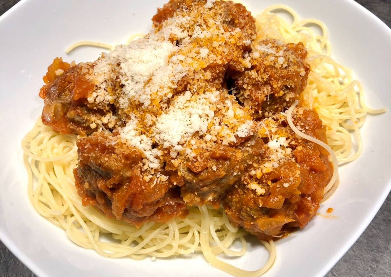 Spaghetti con Albóndigas