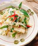 Măng lá xào rau răm