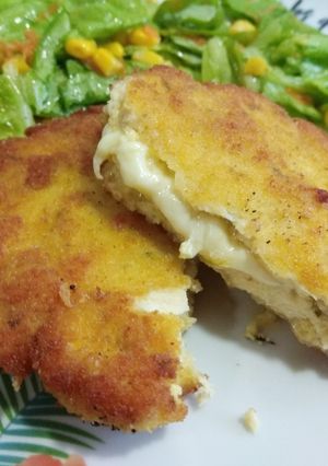 Una foto de Filetes rusos de pollo rellenos de queso