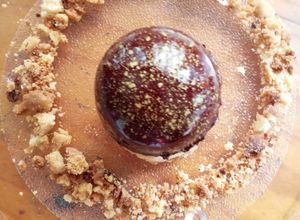 Una foto de Esfera de chocolate rellena