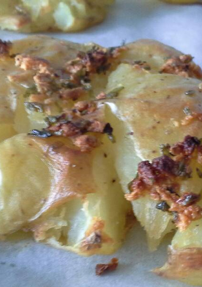 Una foto de Patatas chafadas al horno