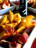 Knusprige Pommes mit Currywurst