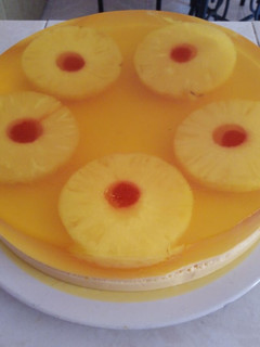 Una foto de Gelatina de Piña/Volteado de Piña