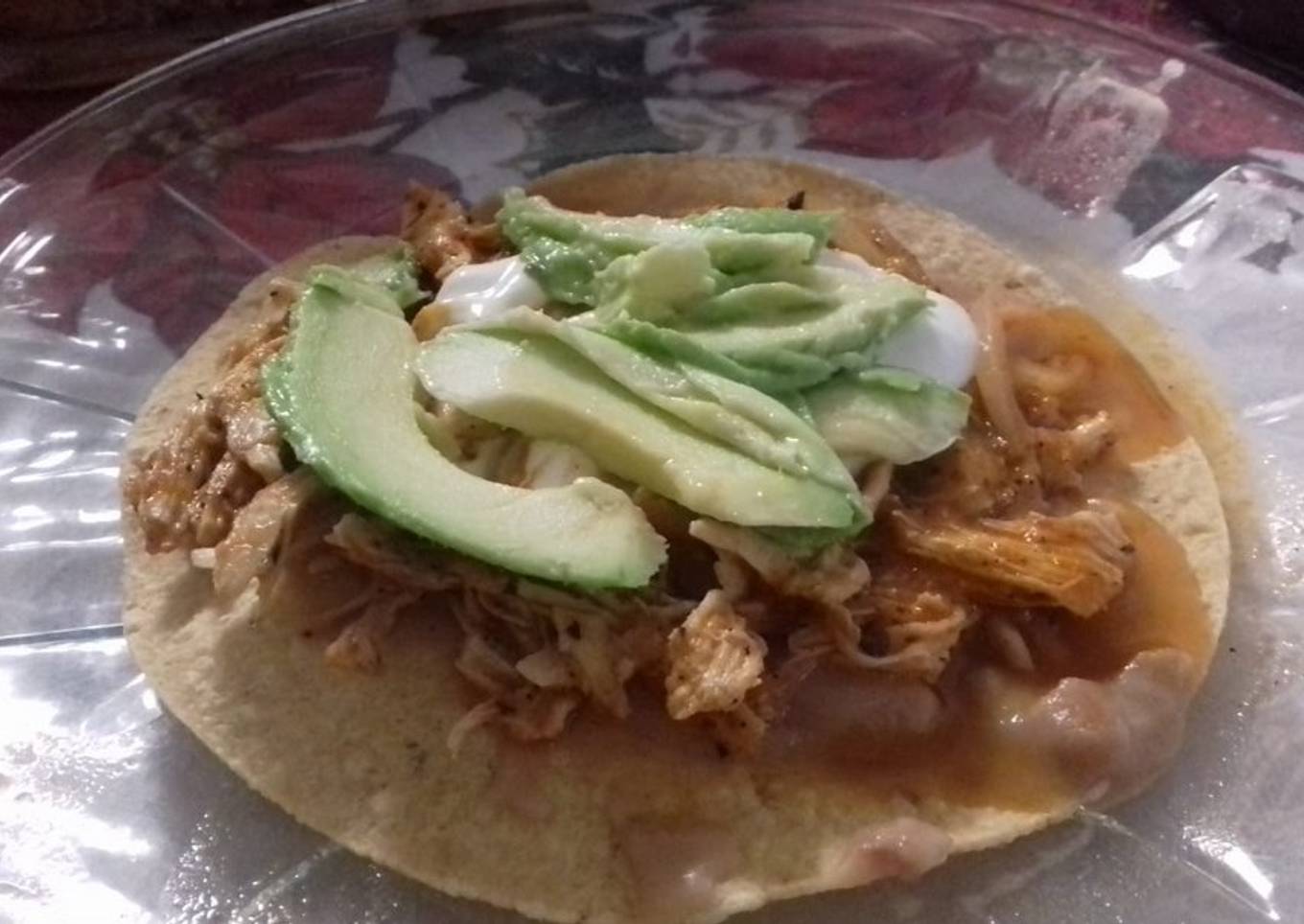 Tostadas de cerdo al chipotle picantes a lo mexicano