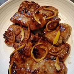 A picture of Lemon Pork Chops.